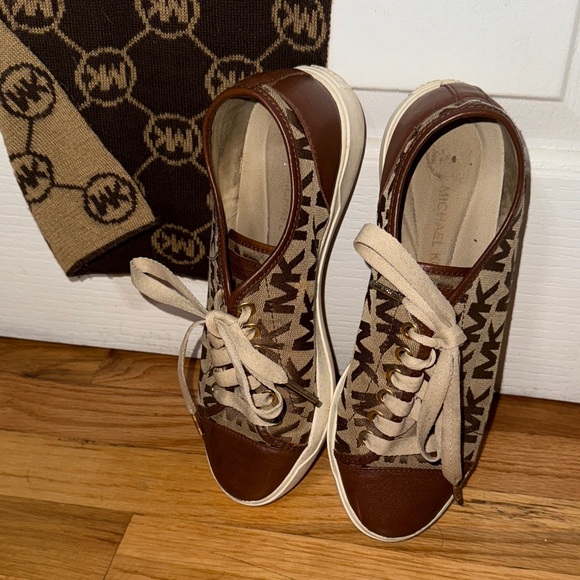 Michael Kors shoes and scarf set Brown and Tan women’s Shoes - Picture 2 of 16